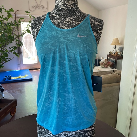 🌺$18 OFF RETAIL $38🌺NWT NIKE SIZE SMALL🌺CLOSET CLOSING EVERYTHING MUST GO 🌺 - Picture 2 of 4